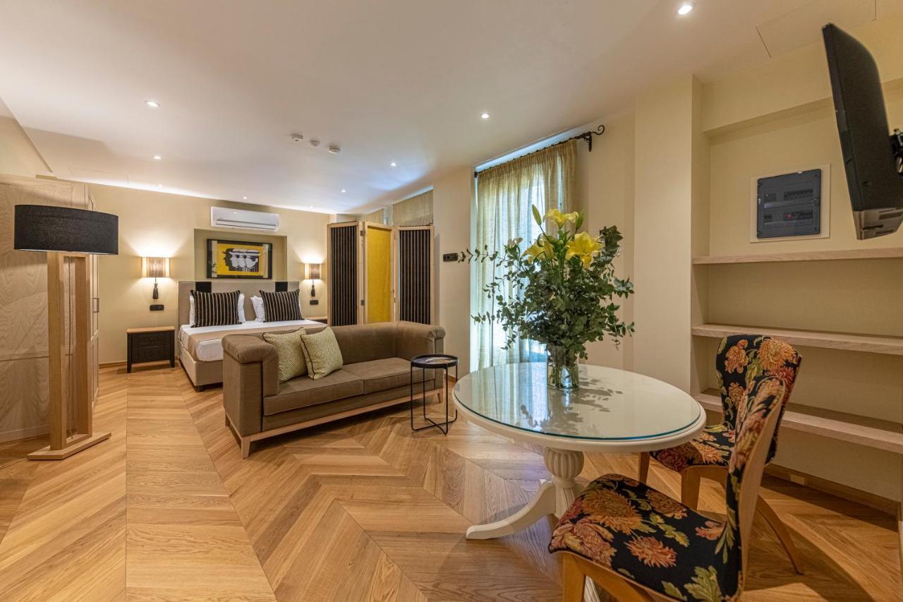 Ipelhome - Plaka Boutique Apartments เอเธนส์ ภายนอก รูปภาพ
