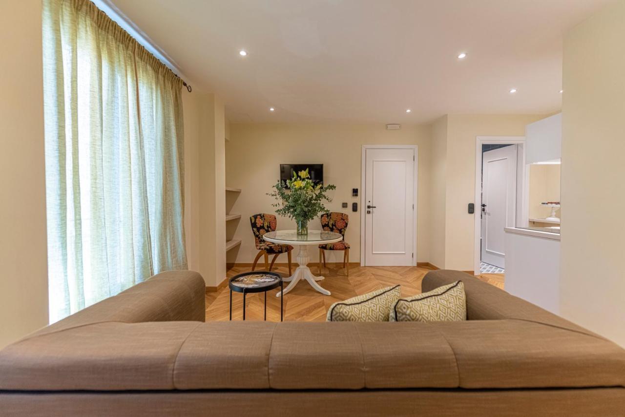 Ipelhome - Plaka Boutique Apartments เอเธนส์ ภายนอก รูปภาพ