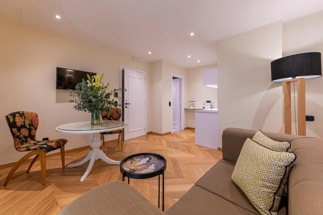 Ipelhome - Plaka Boutique Apartments เอเธนส์ ภายนอก รูปภาพ